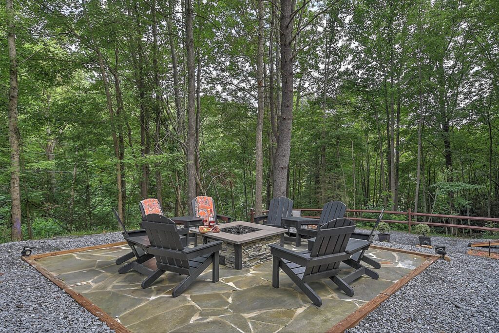 Outdoor seating at Monarch Mountain Cabins in Elizabethton, Tennessee